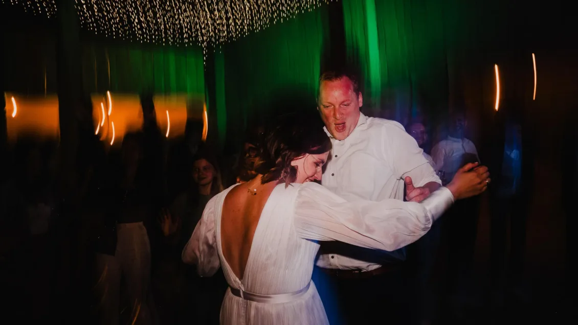 Hochzeitsfotograf Wuerzburg Freie Trauung und Feier in privater Scheune 49