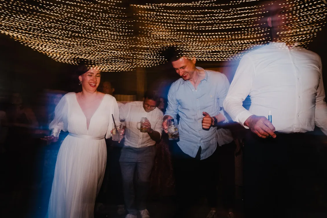 Hochzeitsfotograf Wuerzburg Freie Trauung und Feier in privater Scheune 54