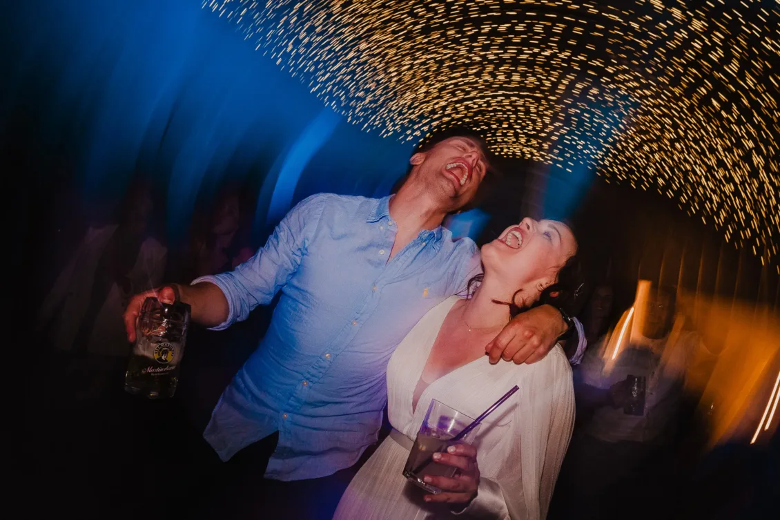 Hochzeitsfotograf Wuerzburg Freie Trauung und Feier in privater Scheune 55