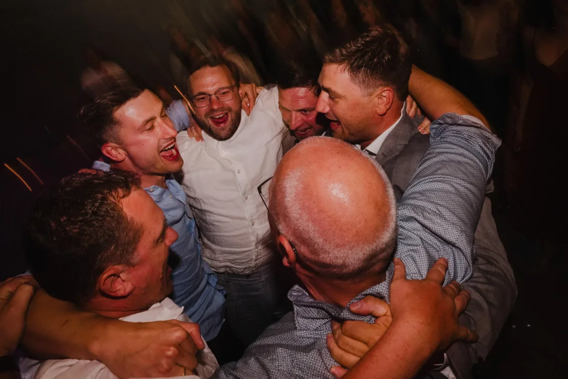 Hochzeitsfotograf Wuerzburg Freie Trauung und Feier in privater Scheune 63