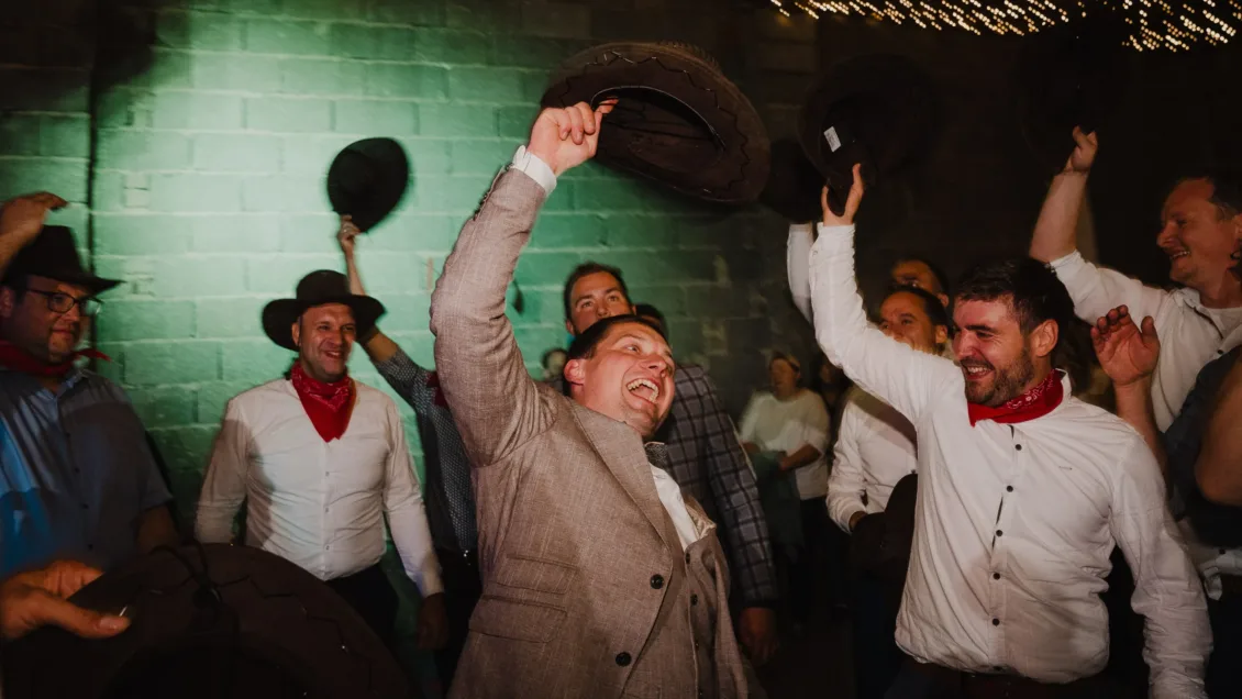 Hochzeitsfotograf Wuerzburg Freie Trauung und Feier in privater Scheune 71