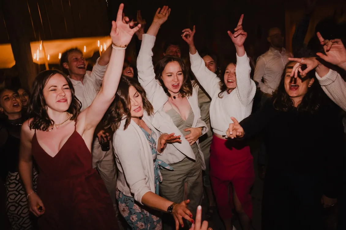 Hochzeitsfotograf Wuerzburg Freie Trauung und Feier in privater Scheune 77